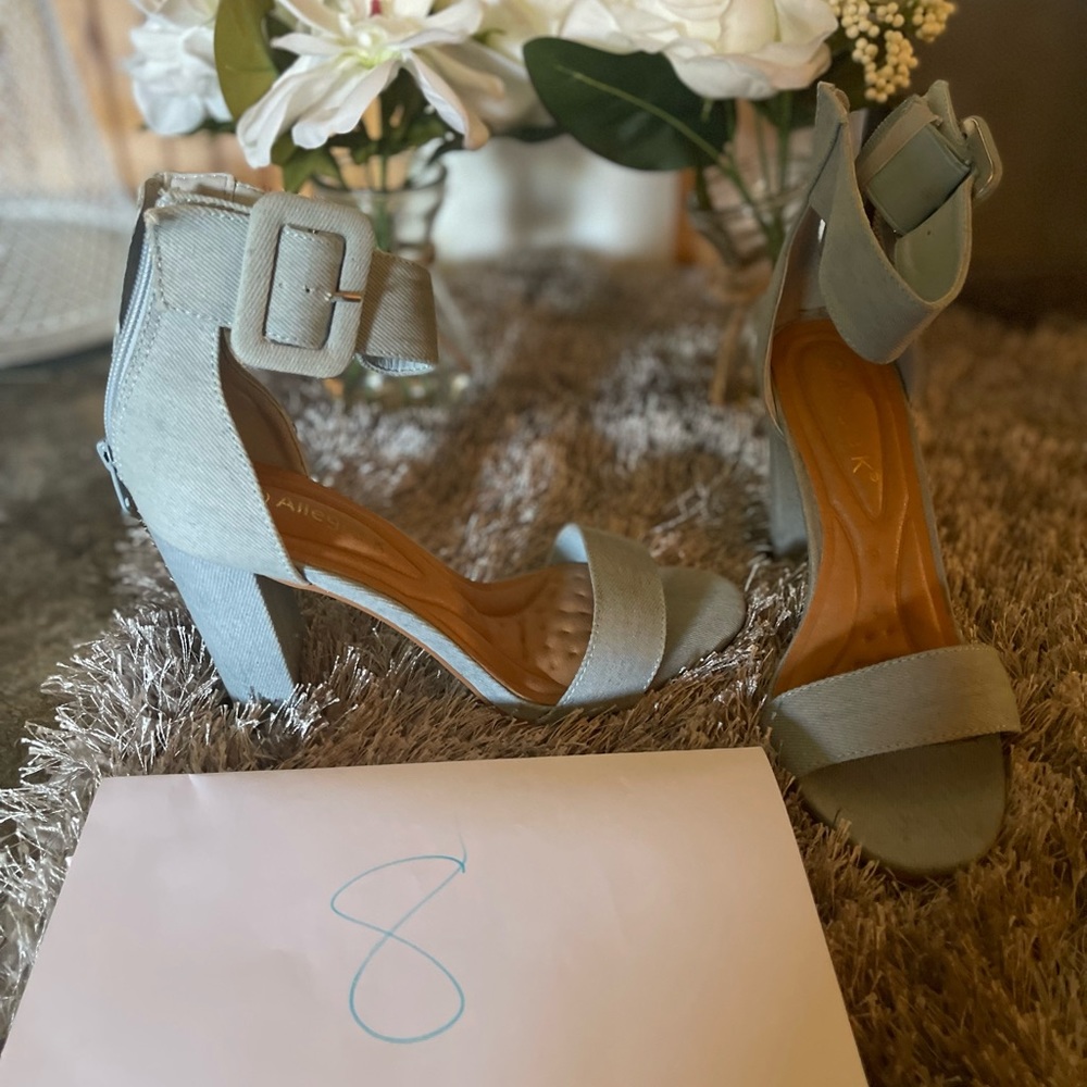 casual heels denim look